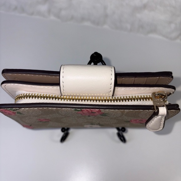 Coach Medium Corner Zip Wallet In Signature Canvas with Floral Print - Picture 4 of 16